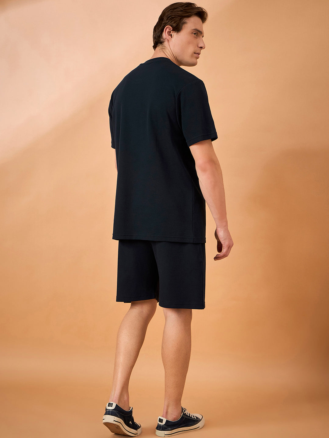 Men Navy Solid Regular Fit T-Shirt